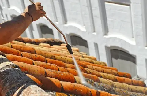 Nettoyage de toitures - Sérandon